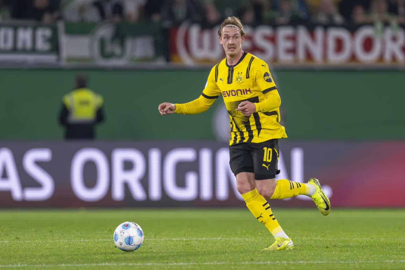29.10.2024: Fußball: DFB-Pokal, 2. Runde, VfL Wolfsburg – Borussia Dortmund in der Volkswagen Arena. Dortmunds Julian Br Julian Brandt im BVB-Trikot