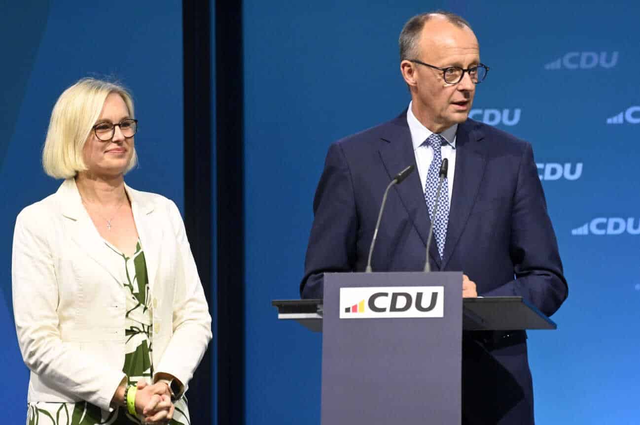 Christiane Schenderlein, Friedrich Merz Christiane Schenderlein und Friedrich Merz bei der Tagung vom Bundesausschuss der CDU Deutschlands im Estrel Berlin. Berlin, 28.04.2025 *** Christiane Schenderlein and Friedrich Merz at the meeting of the Federal Committee of the CDU Germany at the Estrel Berlin Berlin, 28 04 2025 Foto:xF.xKernx/xFuturexImagex bundesausschuss_cdu_5510