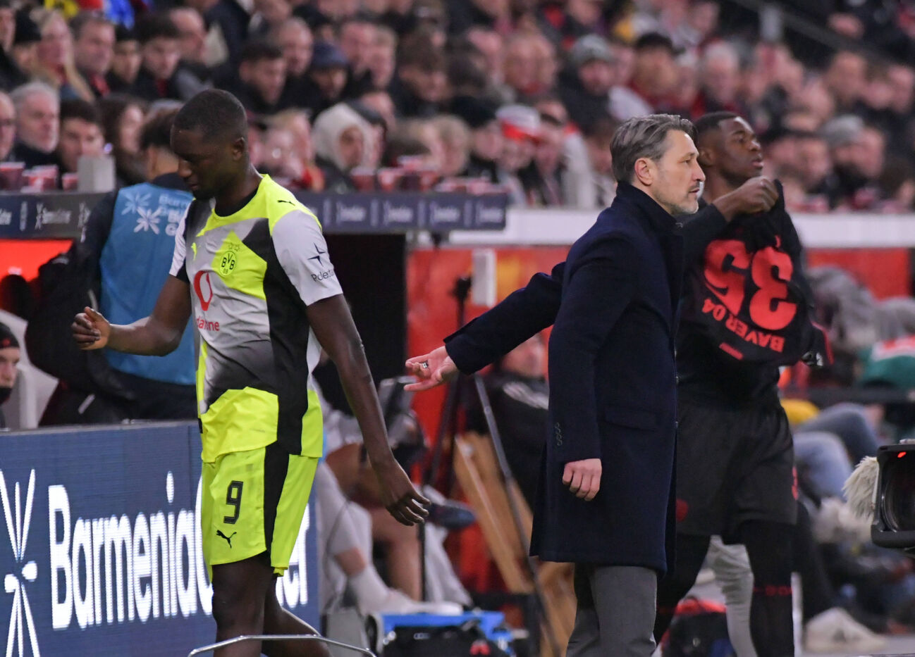 Fussball 1.Bundesliga, Bayer 04 Leverkusen – Borussia Dortmund 29.11.2025, xblx, Fussball 1.Bundesliga, Bayer 04 Leverkusen - Borussia Dortmund v.l. DFL/DFB REGULATIONS PROHIBIT ANY USE OF PHOTOGRAPHS as IMAGE SEQUENCES and/or QUASI-VIDEO Leverkusen *** 29 11 2025, xblx, Soccer 1 Bundesliga, Bayer 04 Leverkusen Borussia Dortmund v l DFL DFB REGULATIONS PROHIBIT ANY USE OF PHOTOGRAPHS as IMAGE SEQUENCES and or QUASI VIDEO Leverkusen