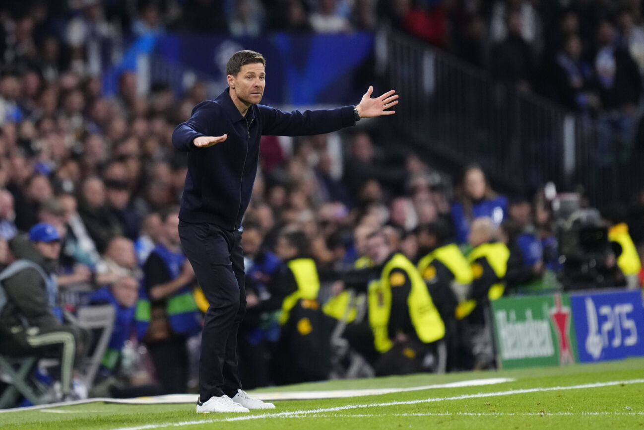 Real Madrid C.F. v Manchester City - UEFA Champions League 2025/26 League Phase MD6 Xabi Alonso head coach of Real Madrid gives instructions during the UEFA Champions League 2025/26 League Phase MD6 match between Real Madrid C.F. and Manchester City at Estadio Santiago Bernabeu on December 10, 2025 in Madrid, Spain. Madrid Spain PUBLICATIONxNOTxINxFRA Copyright: xJosexBretonx originalFilename:bretonhernandez-realmadr251210_npsZN.jpg