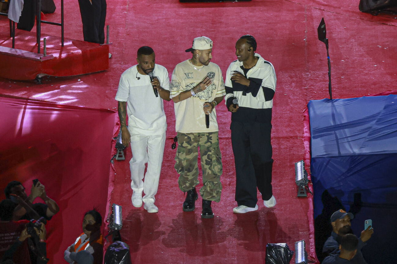 late-afternoon-show-with-singer-843386685 Late afternoon show with singer Thiaguinho in Sao Paulo Sao Paulo (SP), 12 20 2025 Music Show Tardezinha Final SP Alexandre Pires and Neymar Jr. participate in Tardezinha, a project conceived and led by singer Thiaguinho, preparing for the final stage of his decade-long tour. The show is scheduled for this Saturday (20) at the Interlagos racetrack, in Sao Paulo, stage for major festivals and international shows. (Foto: Leco Viana Thenews2 imago images) Late afternoon show with singer Thiaguinho in Sao Paulo PUBLICATIONxNOTxINxUSA Copyright: xLecoxVianax