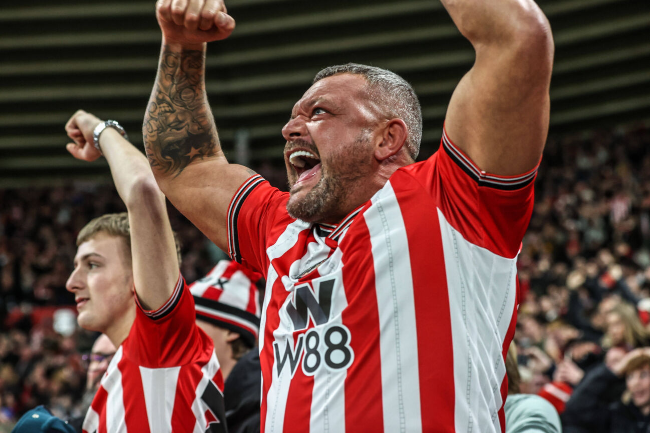 premier-league-sunderland-v-newcastle-1070330455 Premier League Sunderland v Newcastle United Sunderland fans celebrate the win during the Premier League match Sunderland vs Newcastle United at Stadium Of Light, Sunderland, United Kingdom, 14th December 2025 (Photo by Alfie Cosgrove News Images) Sunderland Stadium Of Light Tyne and Wear United Kingdom Copyright: xAlfiexCosgrove NewsxImagesx
